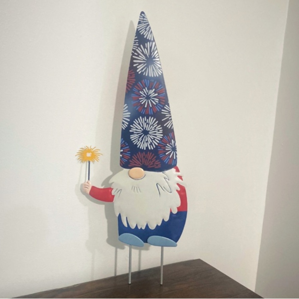 NWT- Adorable- 23” x 7”- Patriotic Gnome Metal Yard or Garden Stake w/ 🧨
